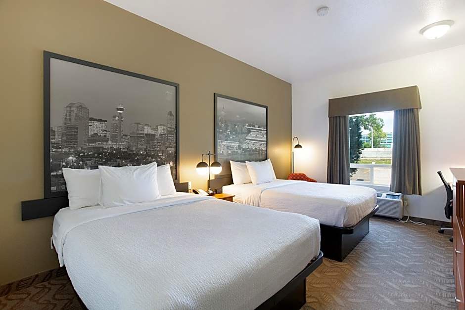 Super 8 by Wyndham Calgary Shawnessy Area