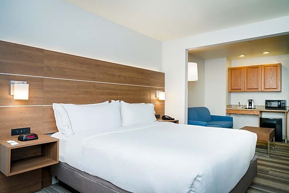 Holiday Inn Express & Suites Rocky Mount Smith Mountain Lake By IHG