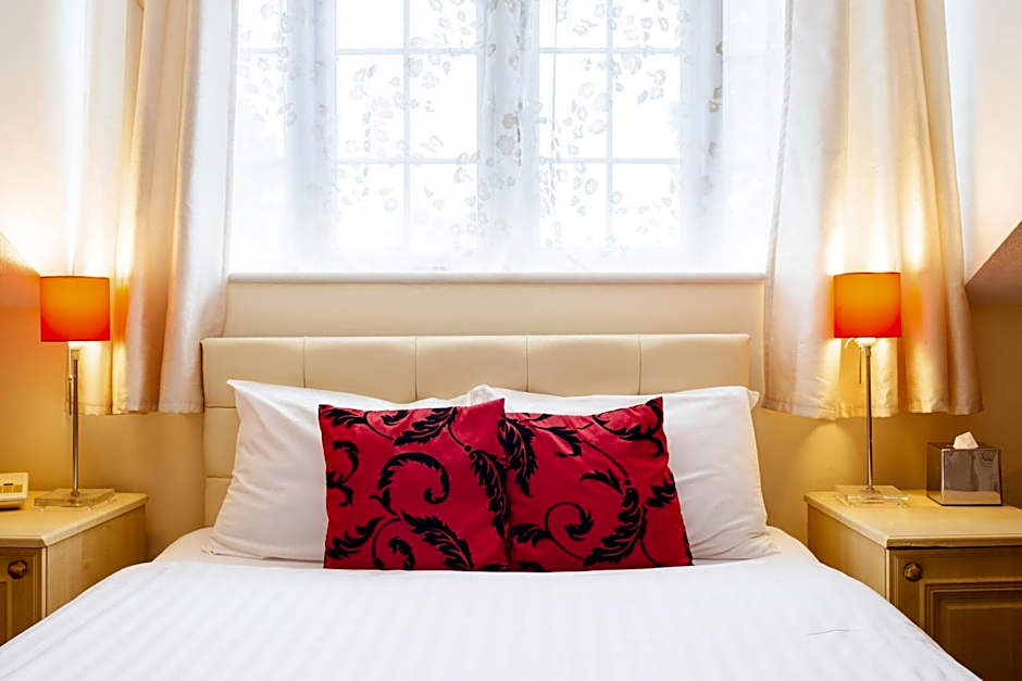 Pymgate Lodge Airport Hotel