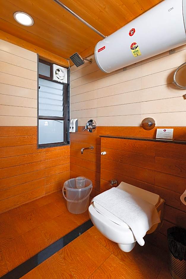 Sumitel Hotel 500 meters from Mall Road