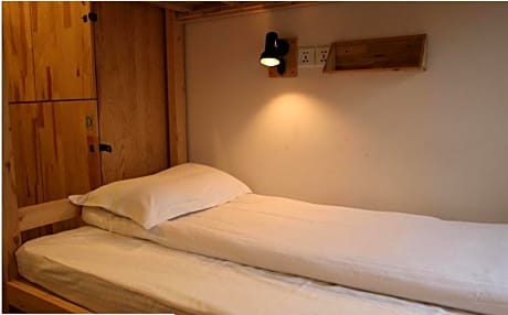 Single Bed in 6-Bed Female Dormitory Room