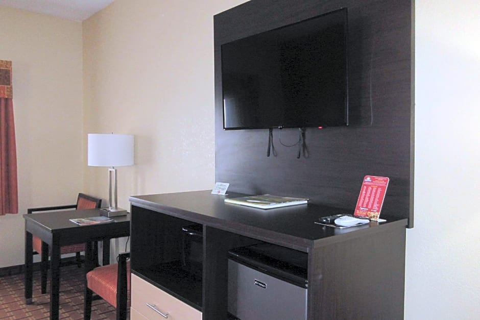 Quality Inn & Suites Benton Harbor - St. Joseph