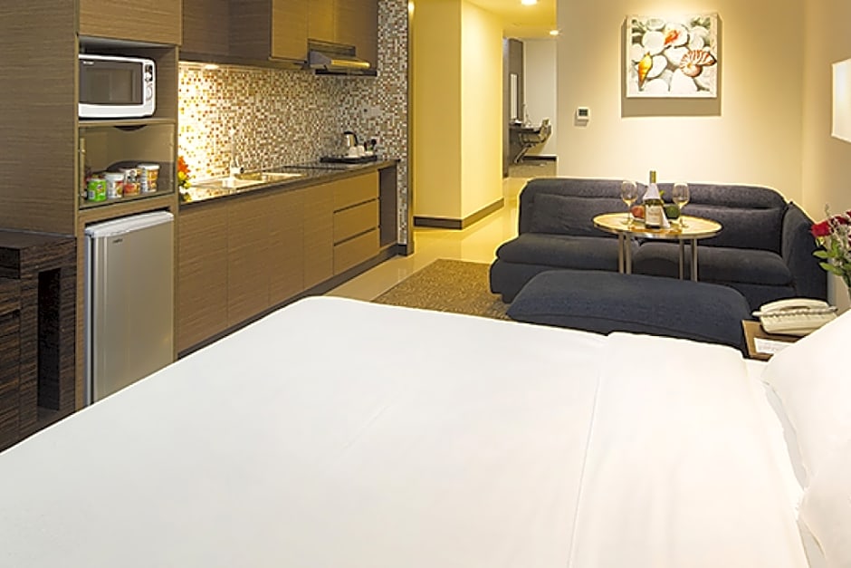 Photo 1 of 2 of Family Suite, Ocean View