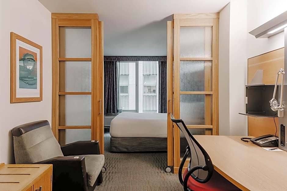 The Jewel, a Club Quarters Hotel, Opposite Rockefeller Center