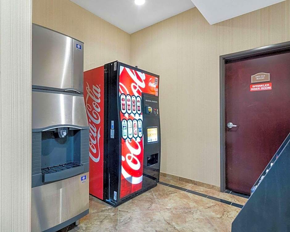 Comfort Suites Topeka Northwest
