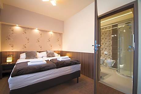 Deluxe Double Room with Balcony and Bath