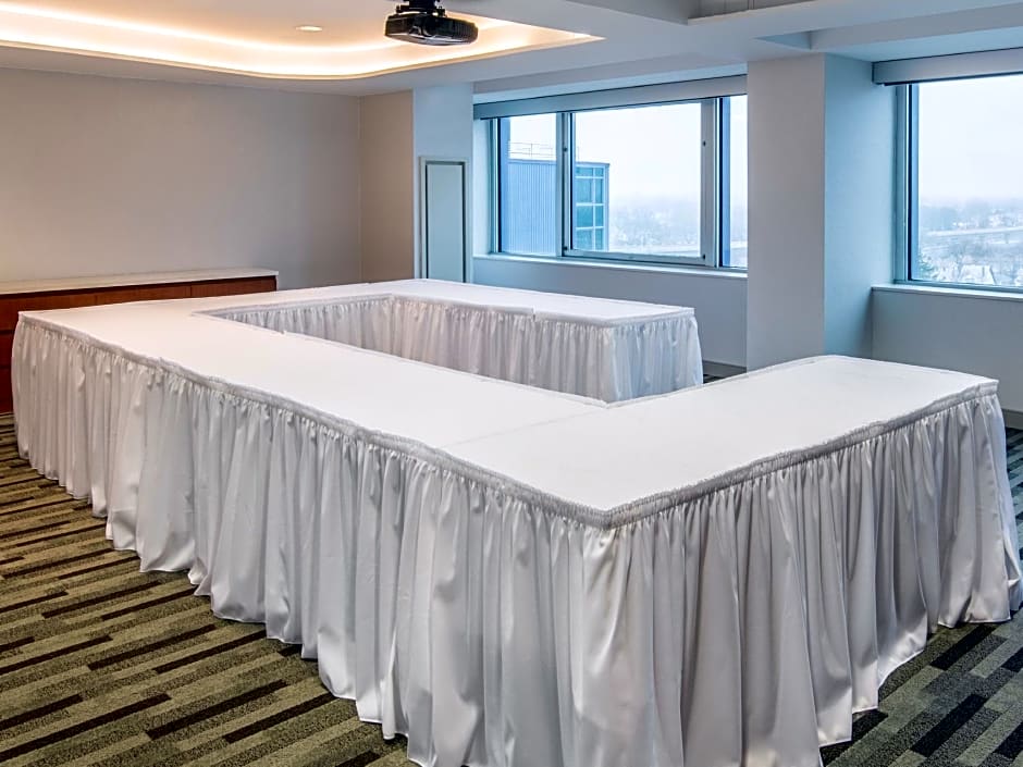 Crowne Plaza JFK Airport New York City, an IHG Hotel