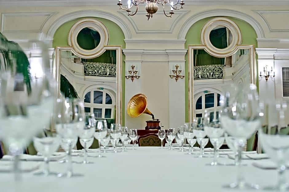 Grand Hotel