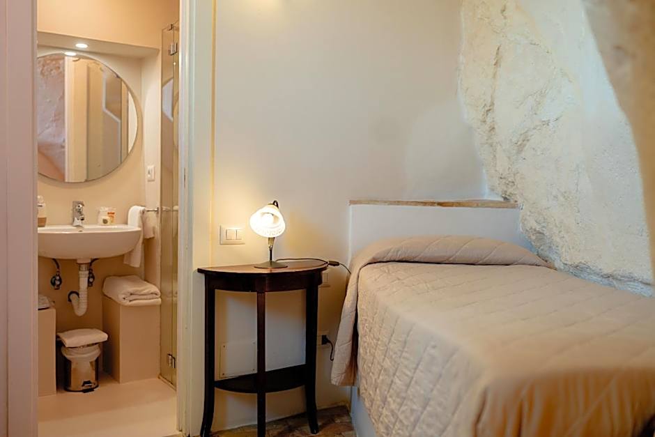 Photo 1 of 3 of Small Single Room - Cave