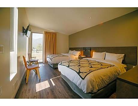 Deluxe Queen Room