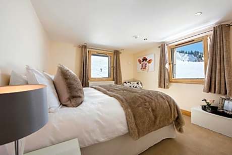 Deluxe Double Room (2 Adults + 1 Child)