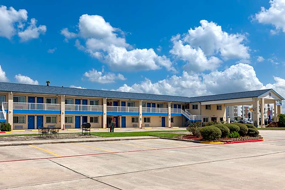 Days Inn by Wyndham Baytown TX