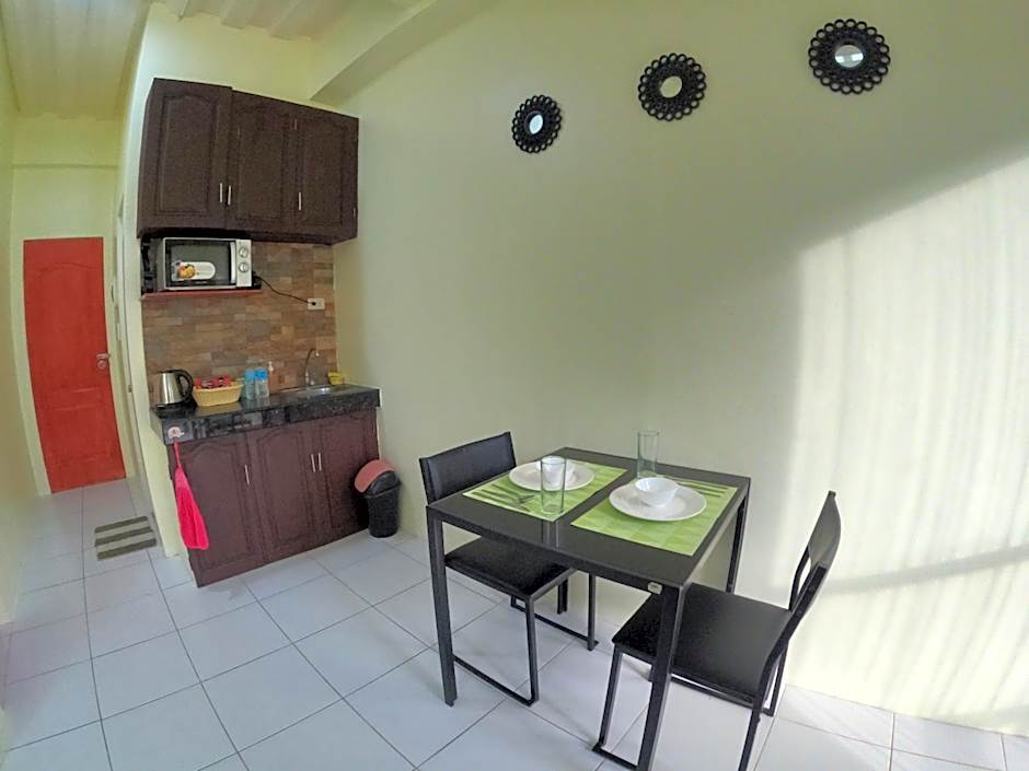 Antwet Backpacker's Inn & Rooftop Bar