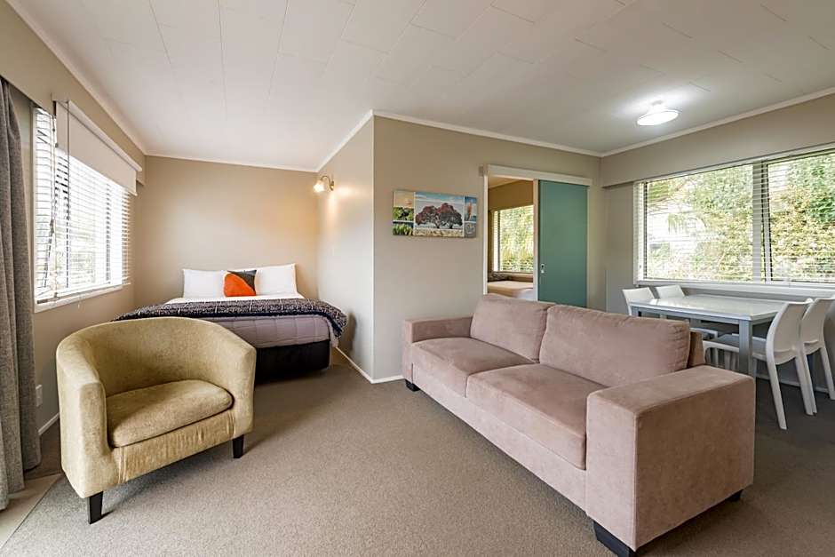 Averill Court Motel