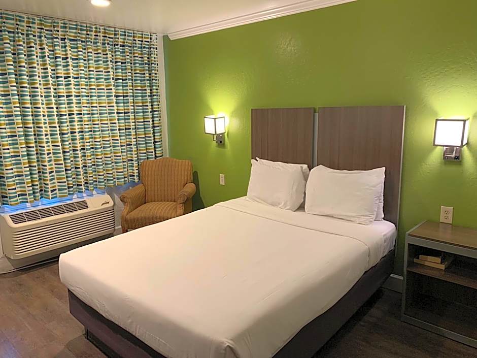 Foto 1 dari 5 — 1 Queen Bed, Accessible