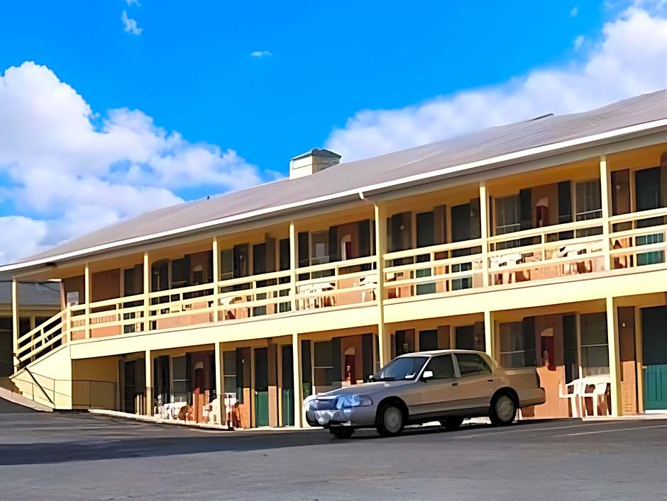 Harvest Drive Family Inn - Renovated Rooms
