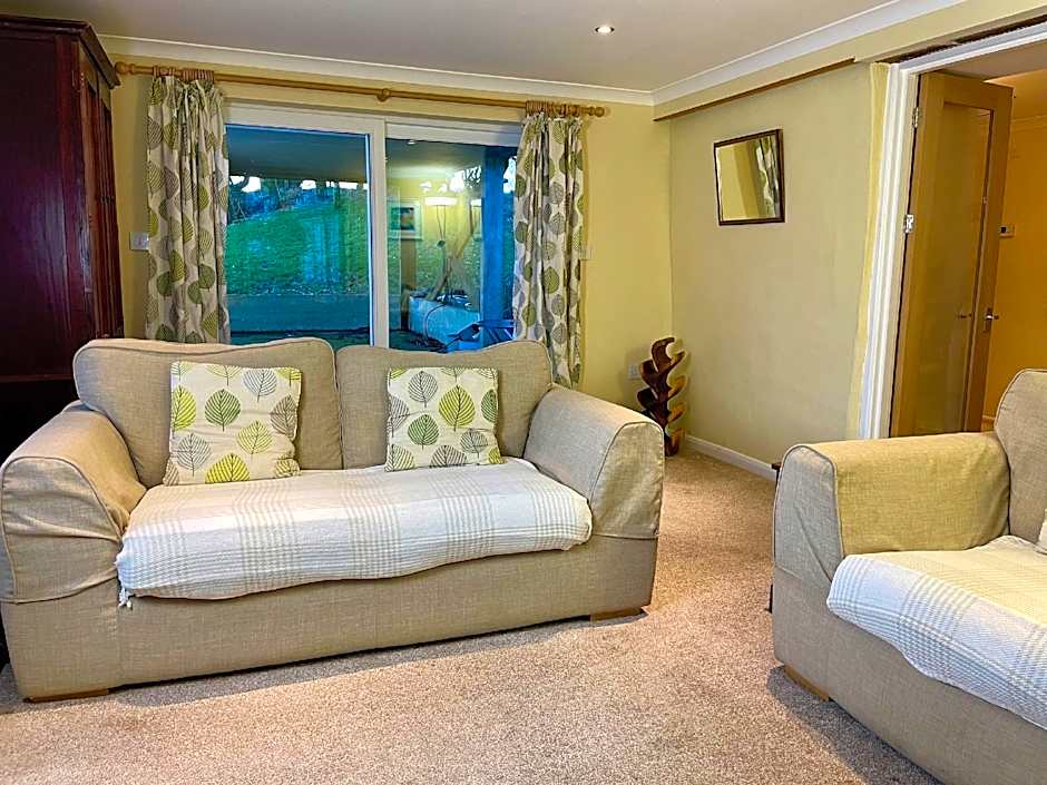 Photo 1 of 14 of Deluxe Cottage, Bathtub, Garden View