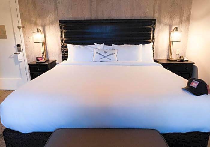 Photo 1 of 4 of Superior 1 King Bed