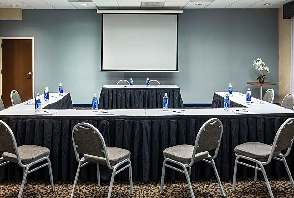 Holiday Inn Express & Suites Laurel Lakes By IHG