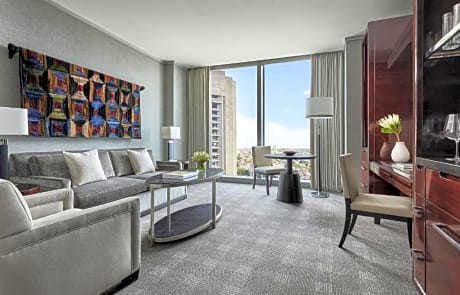 Back Bay Corner Accessible Suite King