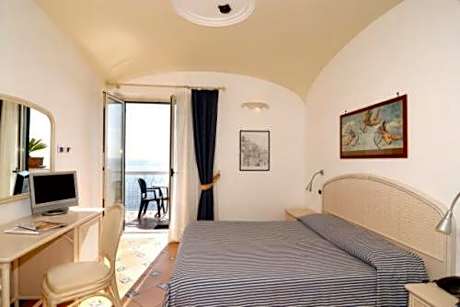 Junior Suite with Sea View (3 Adults)