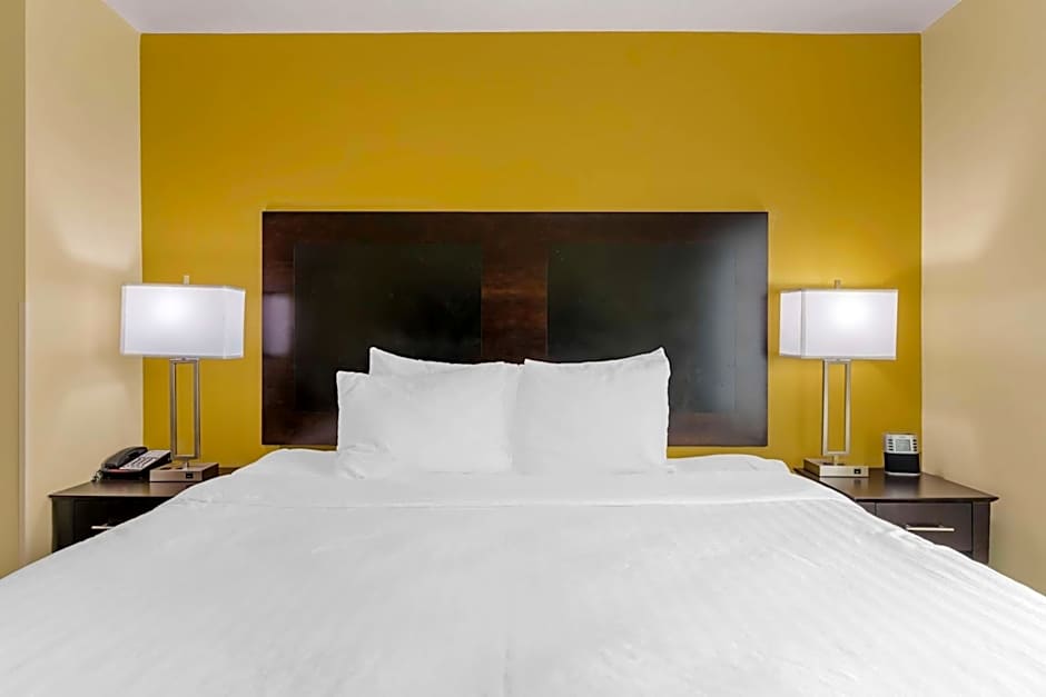 Best Western Plus Brunswick Inn & Suites