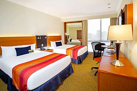 TRIPLE EXECUTIVE 2 DOUBLE BEDS