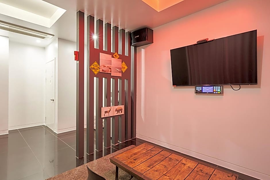 Show Hotel