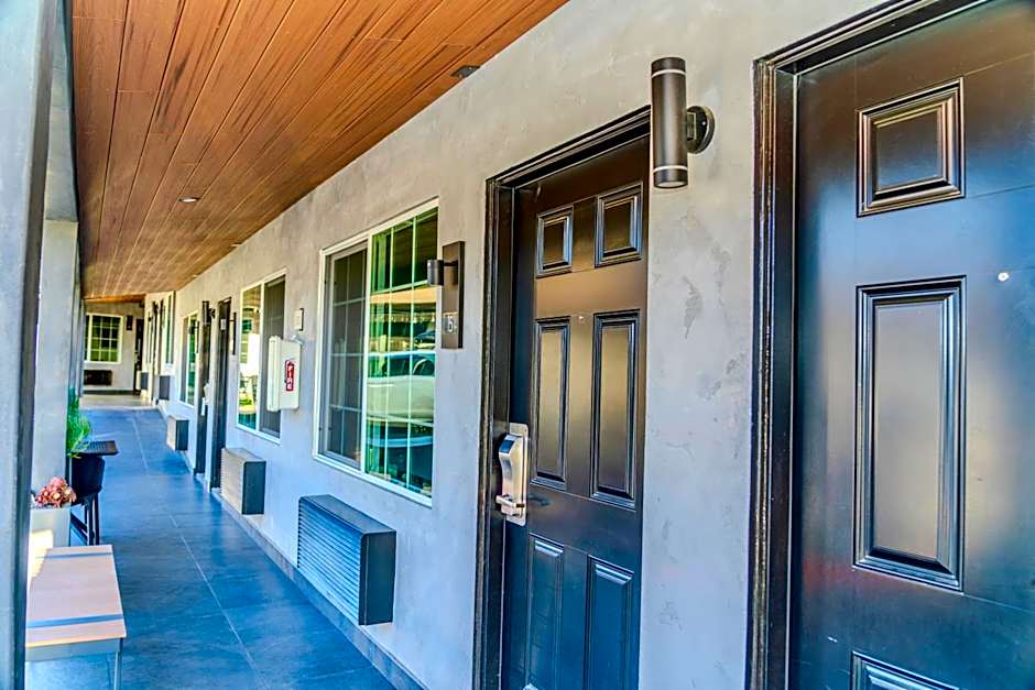 Monterey Surf Inn