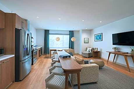 Studio Commons, 4 Bedroom Suite, 4 King, Sofa bed