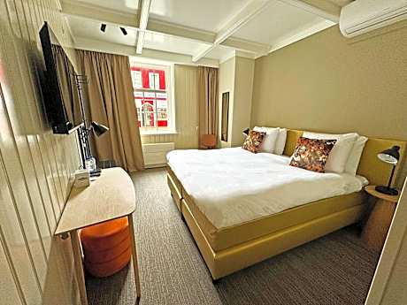 Twin Room with Shower