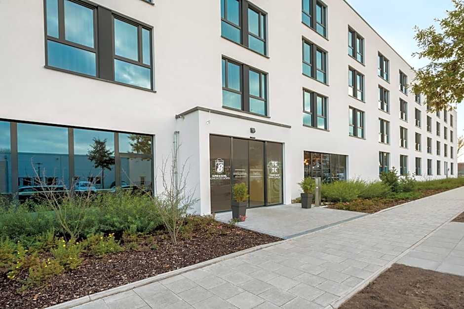 Super 8 by Wyndham Munich City North