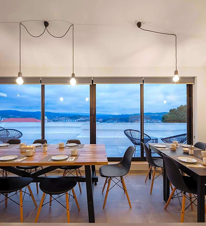 Penedo da Saudade Suites & Hostel