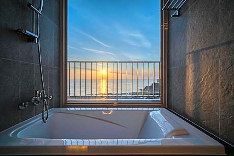 Grand Ocean Suite Room