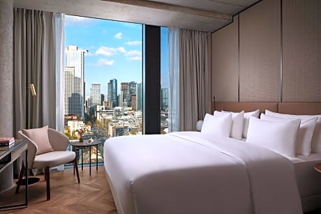 Suite with Skyline view (1ad)