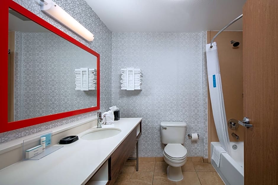 Newly Renovated - Hampton Inn Medford