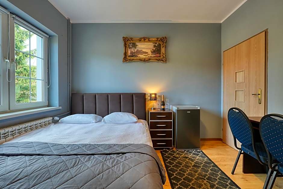 Zajazd Karłów Restauracja & Pokoje Gościnne