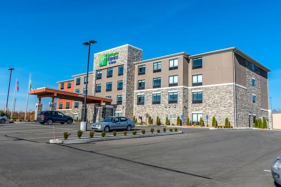 Holiday Inn Express & Suites Clarion By IHG
