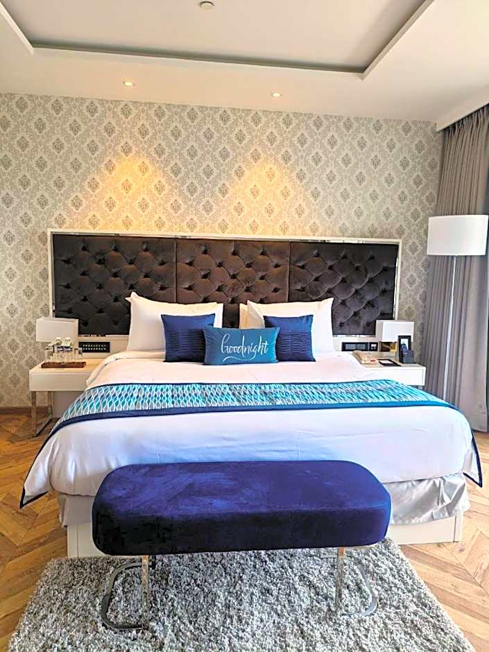 Amanora The Fern Hotels & Club