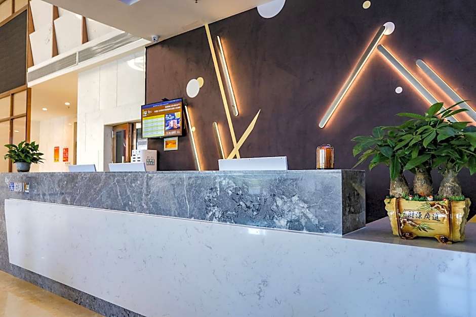 IU Hotels· Lanzhou Xike Station Huanghelou Branch