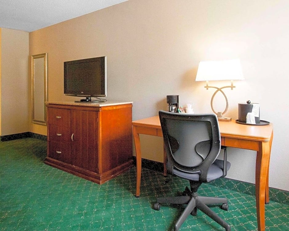 Quality Inn Cairo I-57