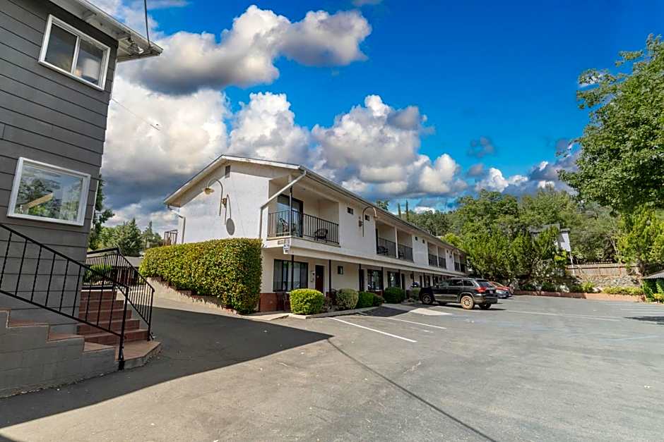 Mariposa Lodge in Mariposa