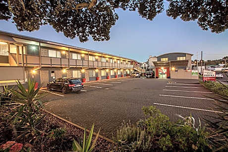 Landmark Manor Motel