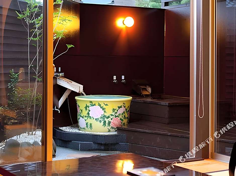 Ureshino Onsen Kujaku