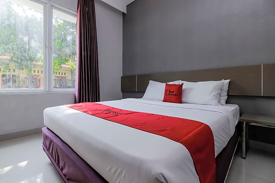 RedDoorz near Goa Sunyaragi