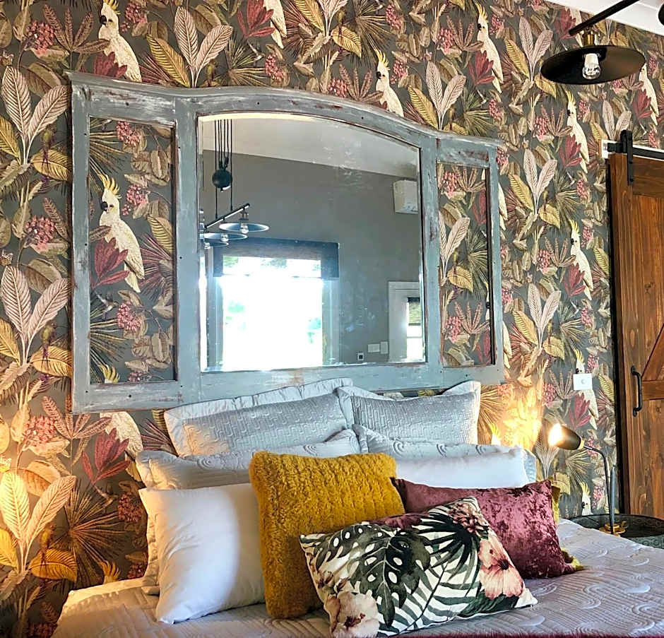 One Bedroom Cottage with Shared Pool