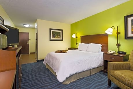 Queen Room with Mobility Access/Non-Smoking