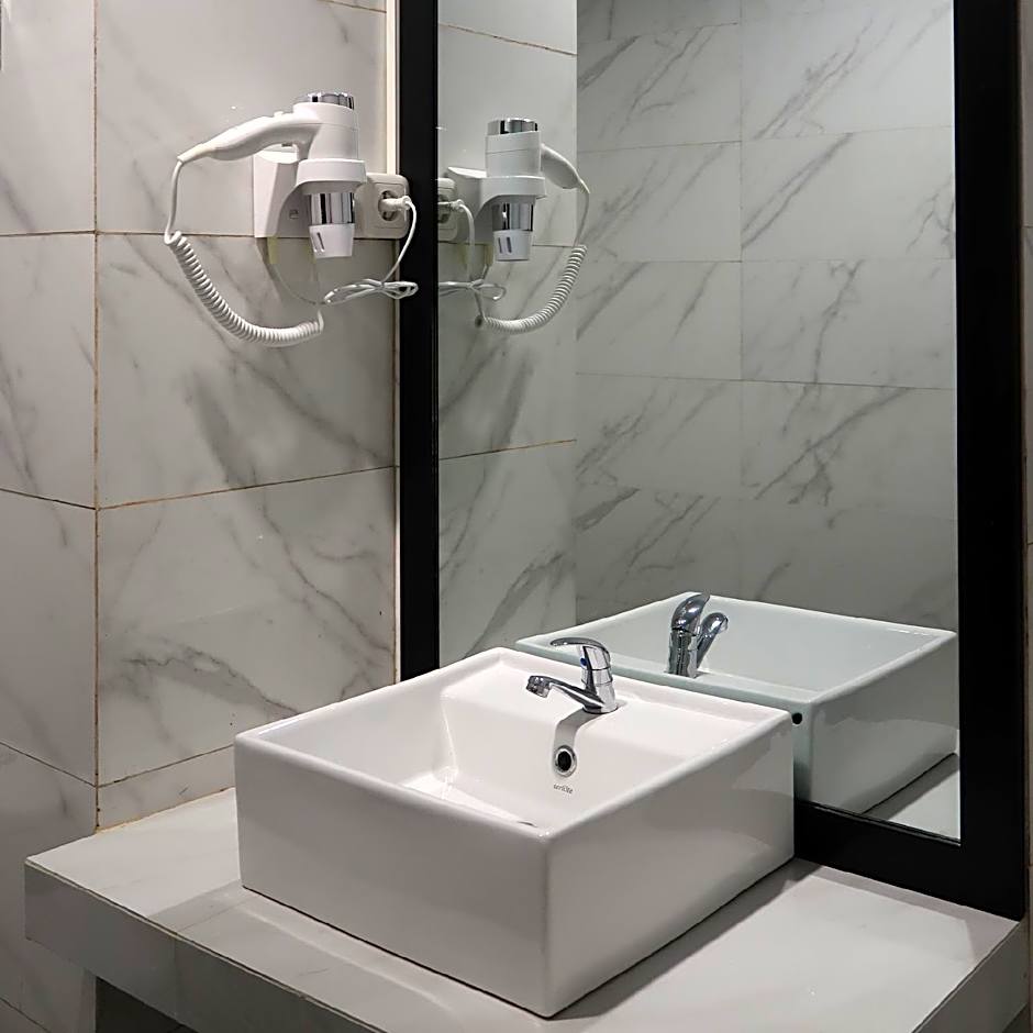 Fhandika Boutique Inc.