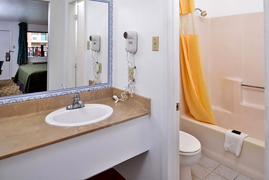 Americas Best Value Inn Clute