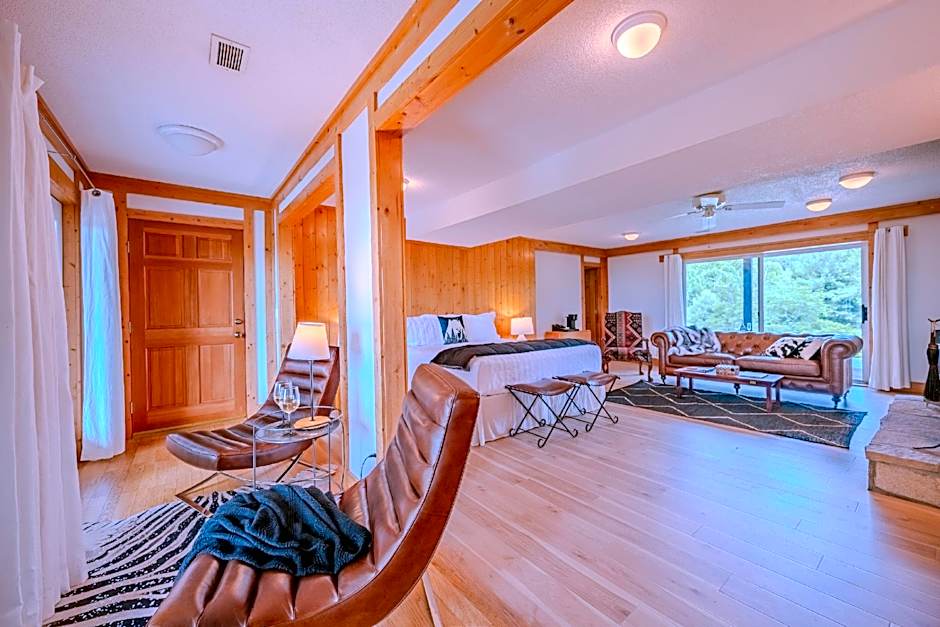 Fire Mountain Inn, Cabins & Treehouses - Bed And Breakfast
